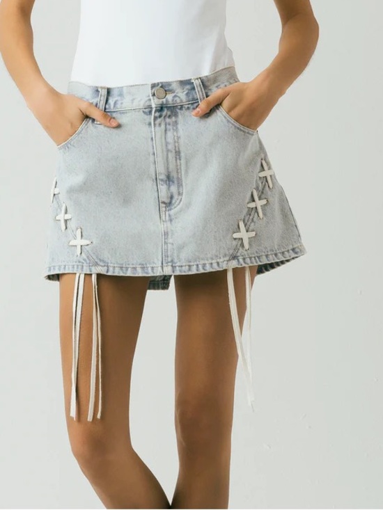 Blank NYC Dresses & Skirts - NWT [Blanknyc] Tie Breaker Denim Mini Skirt Size 25